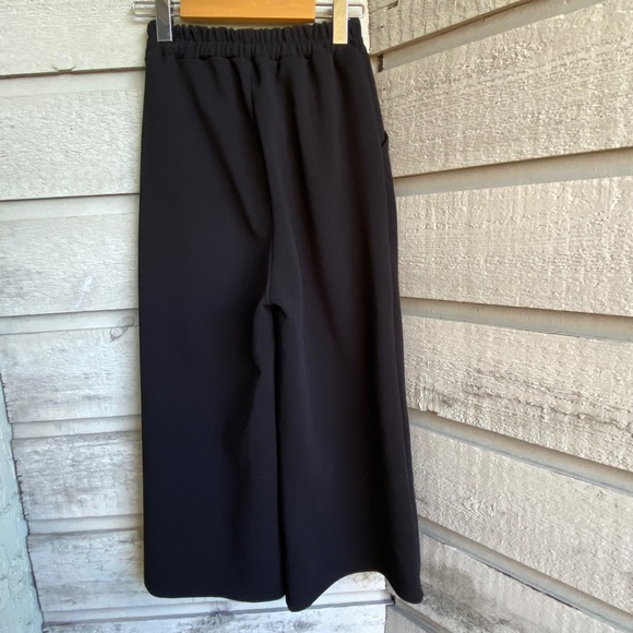 Super High Black Structured Culottes | Pockets - Picture 4 of 9